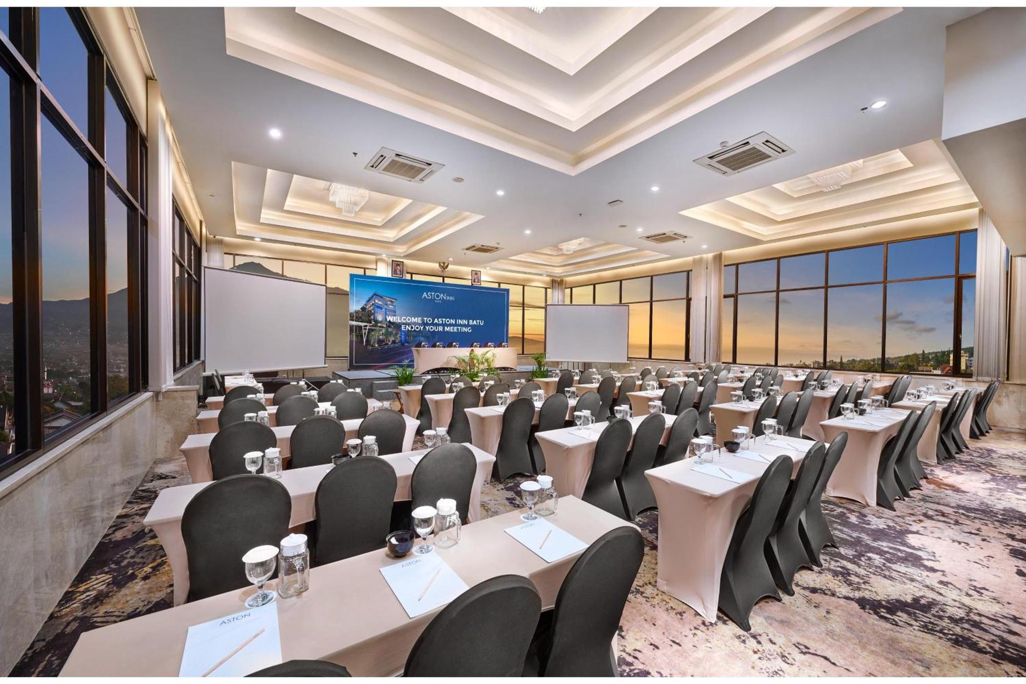 Aston Inn Batu Exteriér fotografie