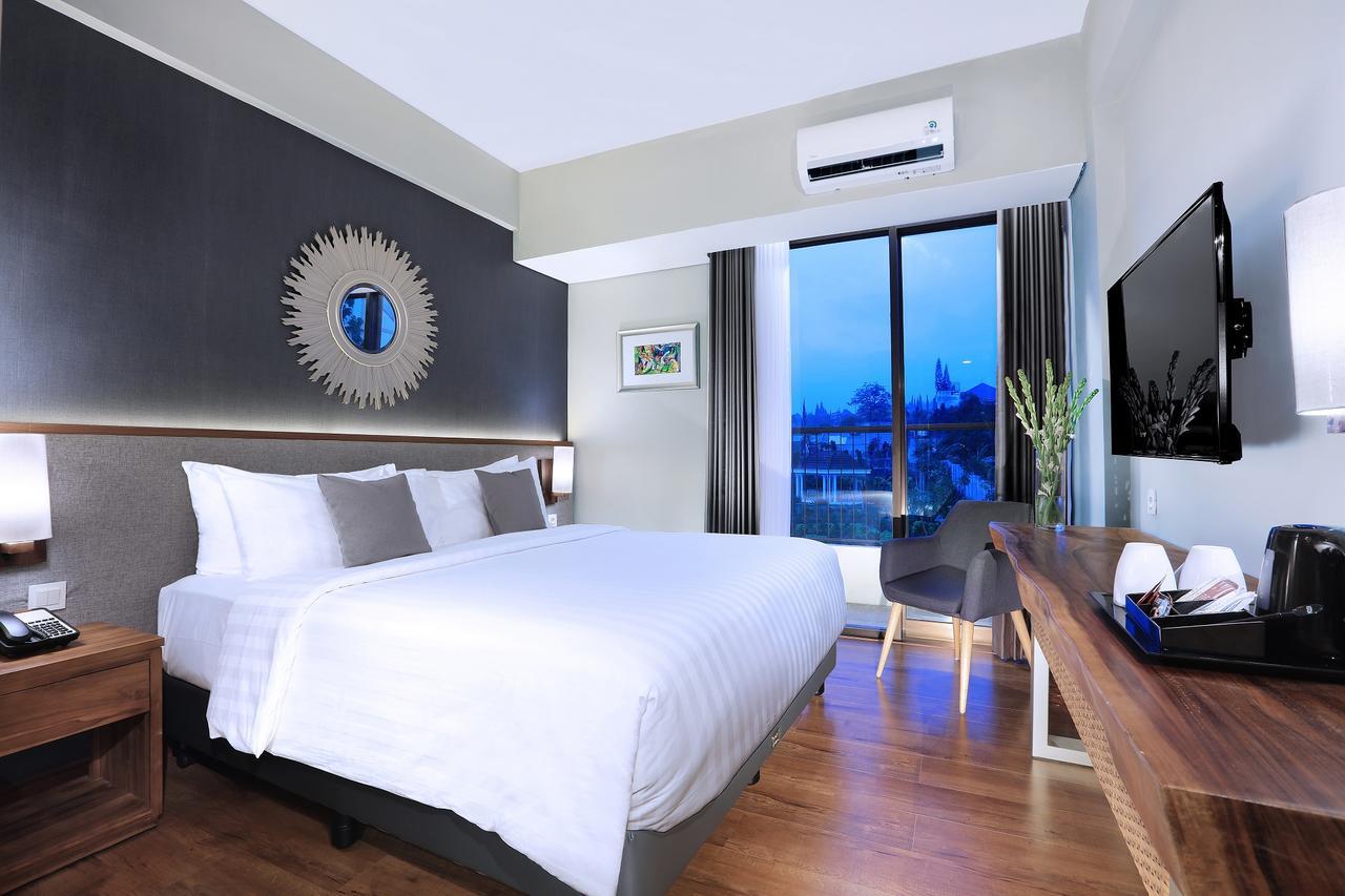 Aston Inn Batu Exteriér fotografie