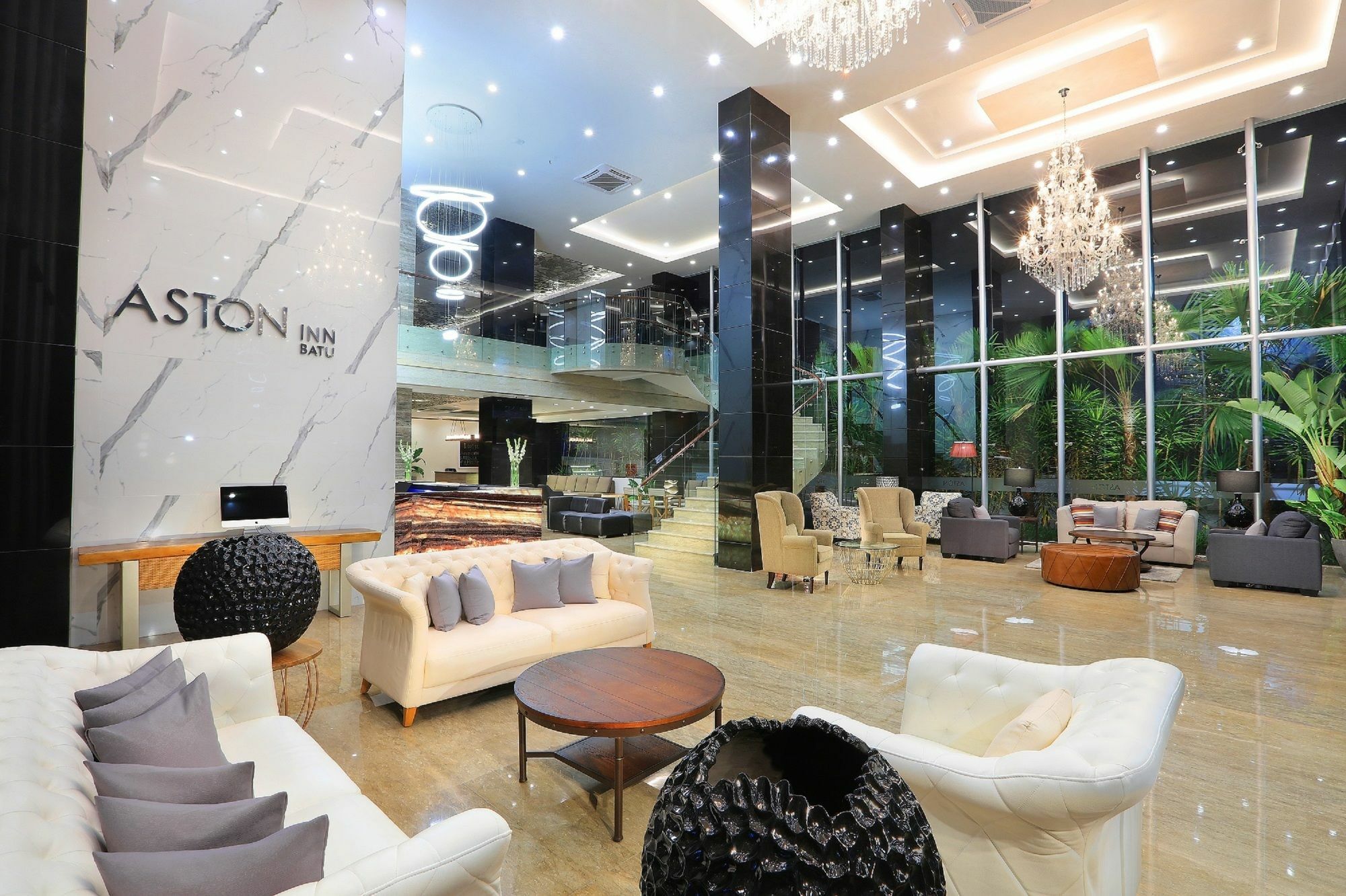 Aston Inn Batu Exteriér fotografie